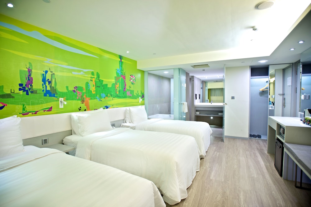 Deluxe Triple Room, 3 Twin Beds photo 2