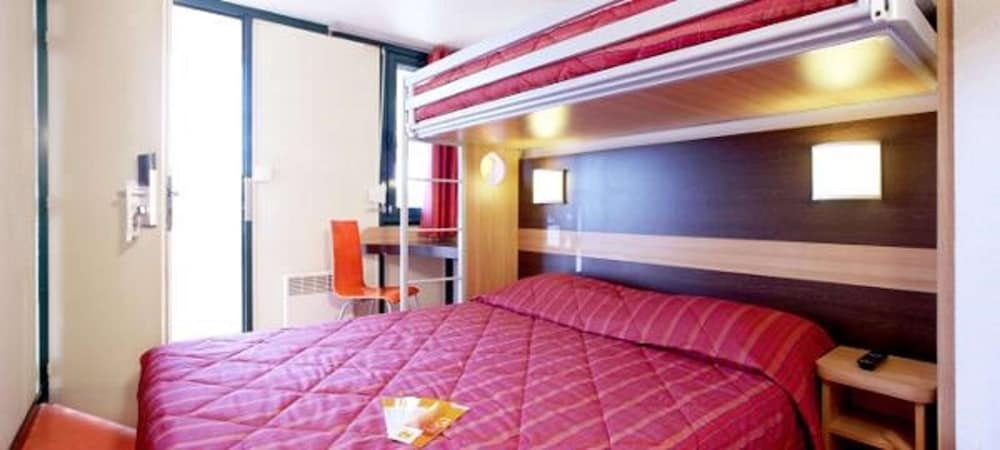Standard Room, Multiple Beds (1 Double And 1 Single Bed) photo 3