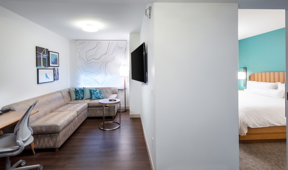 Suite, 1 Bedroom, Kitchen - Photo 6