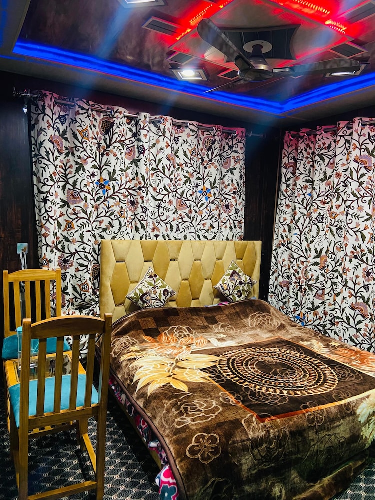 Deluxe Double Room, Balcony, Mountain View photo 3