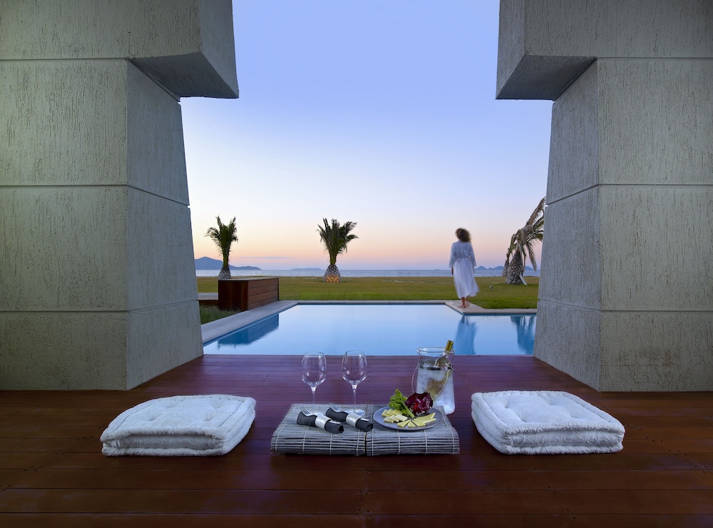 Maisonette Suite Sea Front with Sharing Pool - Photo 14