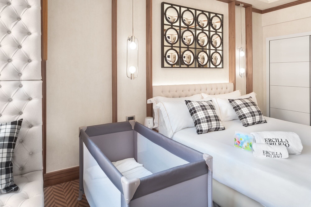 Superior Room, 2 Twin Beds, City View (Stylish) thumbnail 5