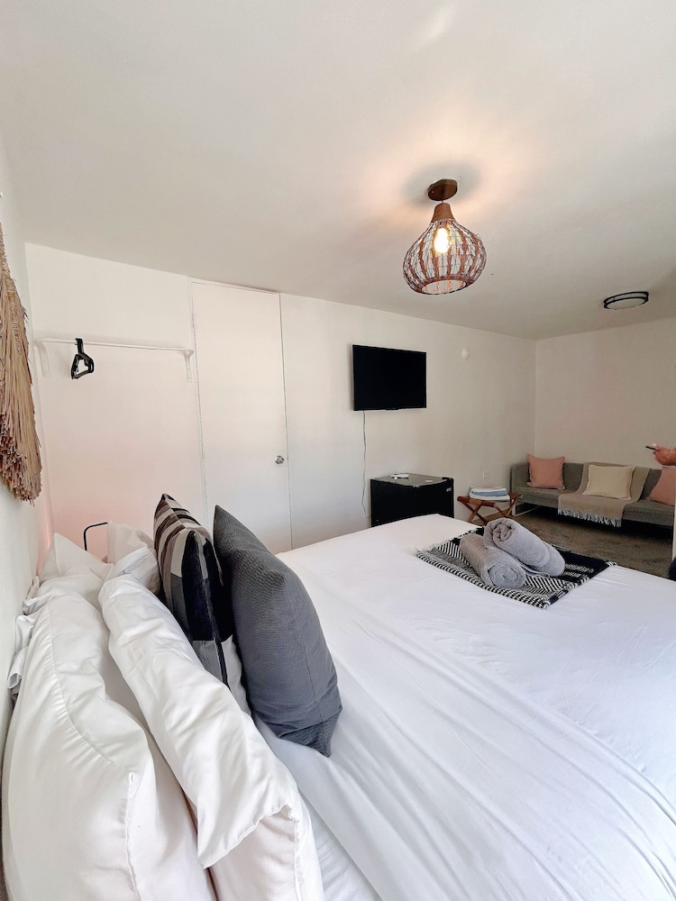 Double Room, 1 Queen Bed photo 3