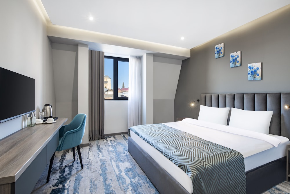 Economy Double Room, 1 King Bed photo 1