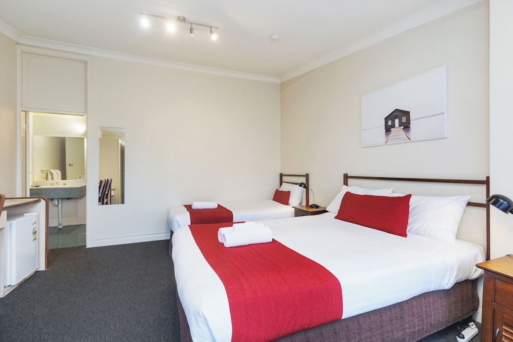 Standard Twin Room - Photo 3