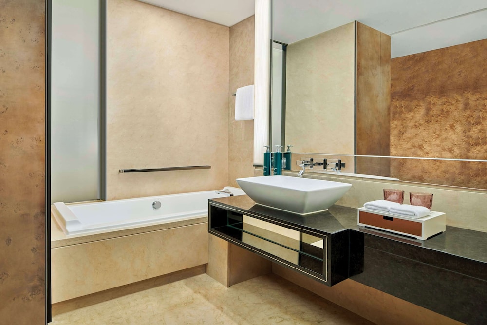 Hilton, Deluxe Twin Room - Photo 6