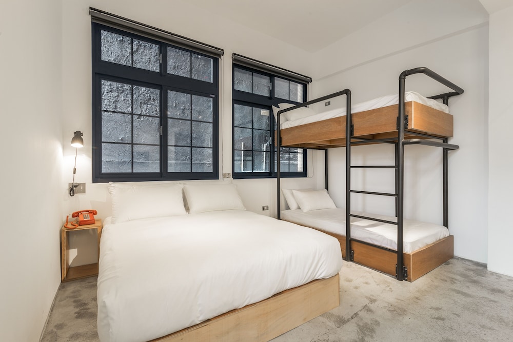 Large Family Quadruple Room (1 Double Bed and 1 Twin Bunk Bed) photo 1