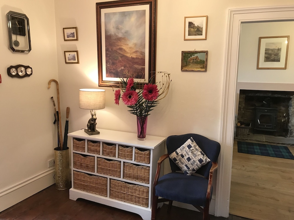 Traditional House, Ensuite photo 2