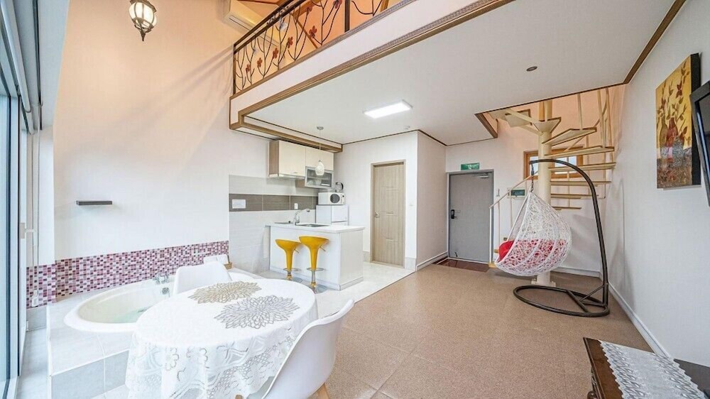 Room (202 spar) photo 2