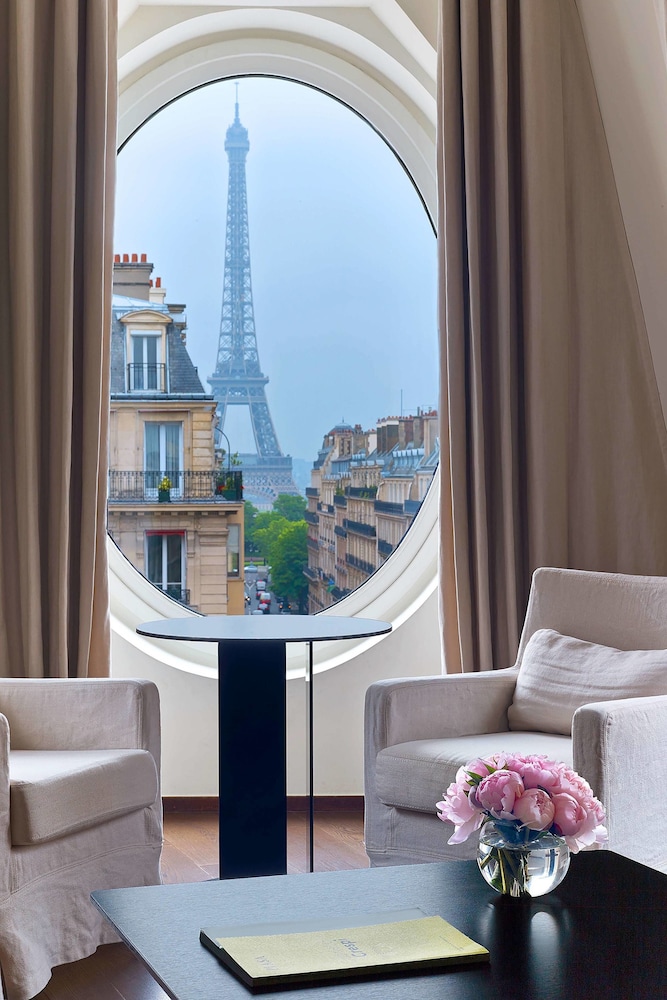 Suite, 1 King Bed, Tower