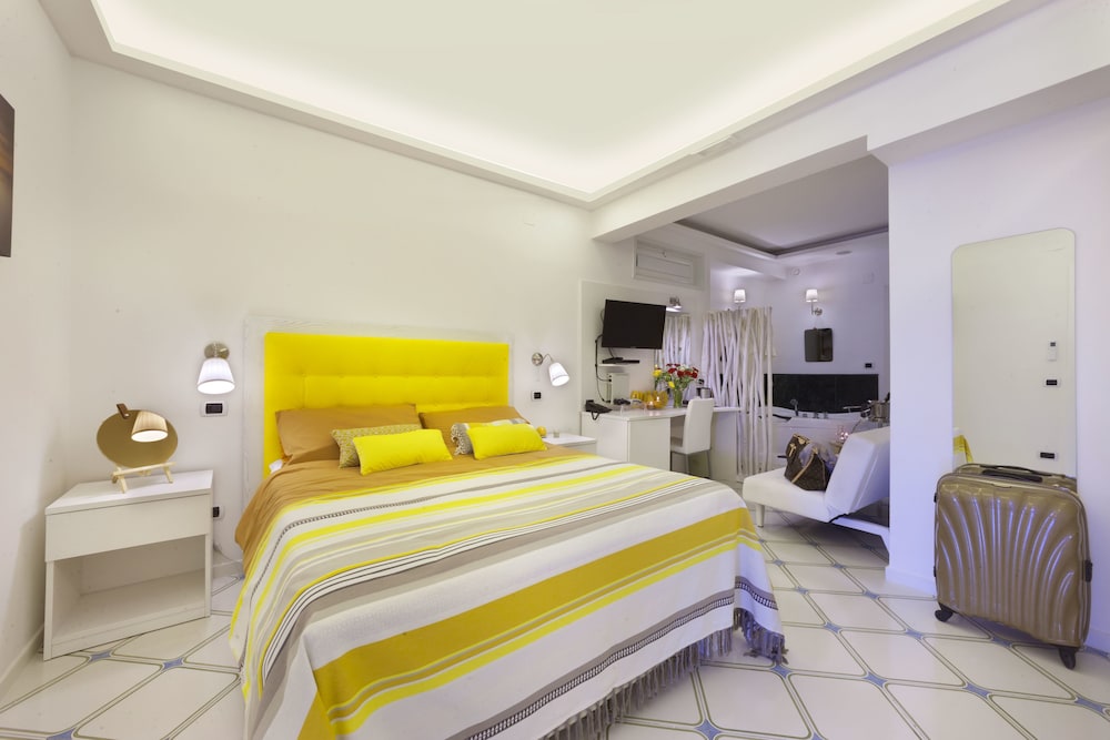 Junior Suite, Jetted Tub