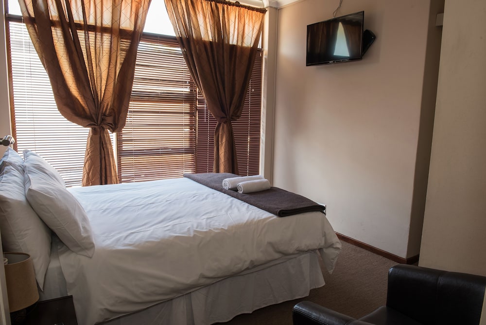 Double bed with shower photo 2
