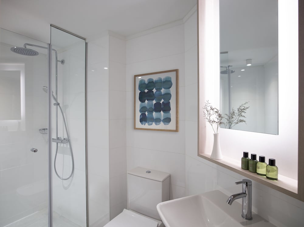 Rodian Suite, Sea View