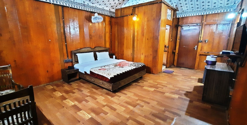 Wooden Cottage photo 1
