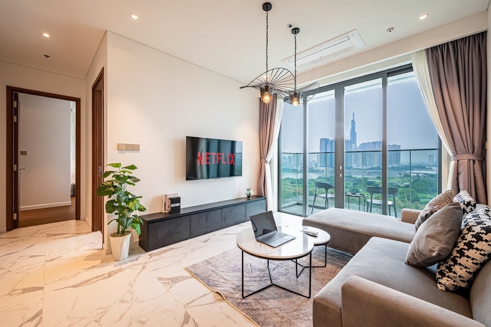 Royal Room, 1 Bedroom, Club Lounge Access, City View photo 2