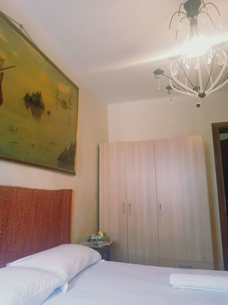 Economy Triple Room, Shared Bathroom, Canal View photo 2