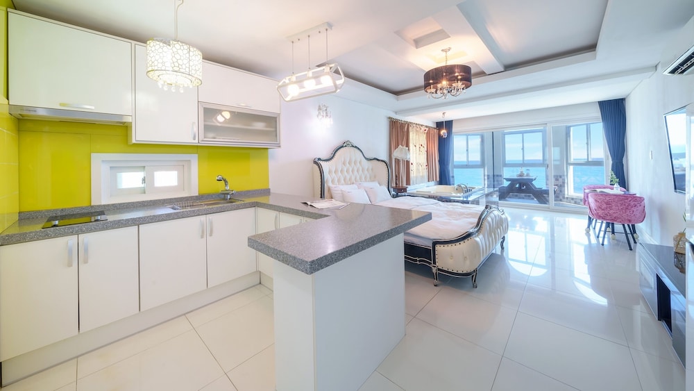 Basic Room, 1 Bedroom (301 Sappheir) - Photo 11