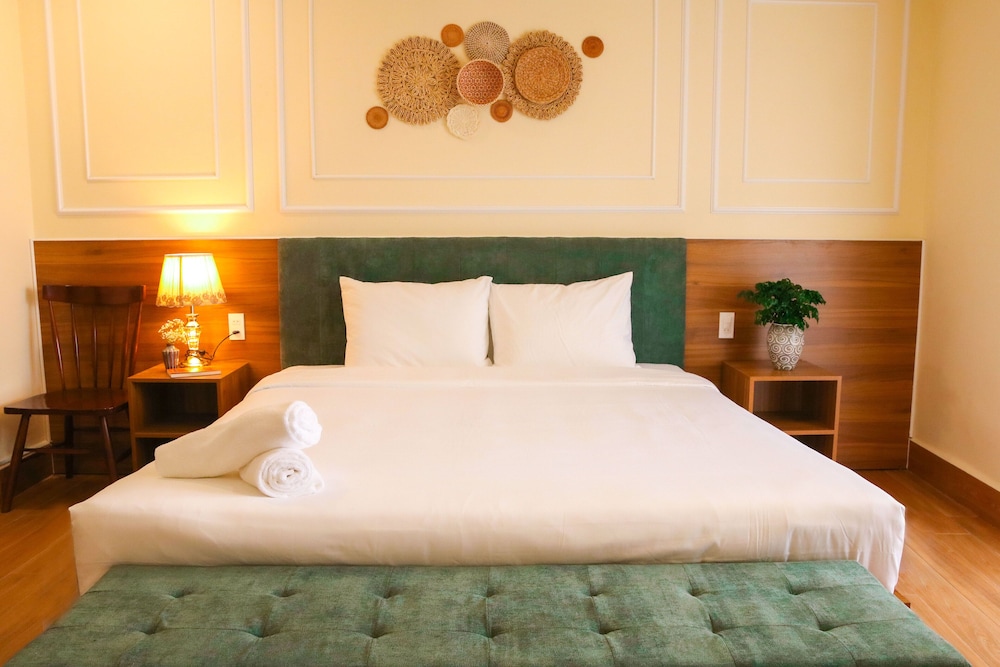 Deluxe Double Room, City View - Photo 23