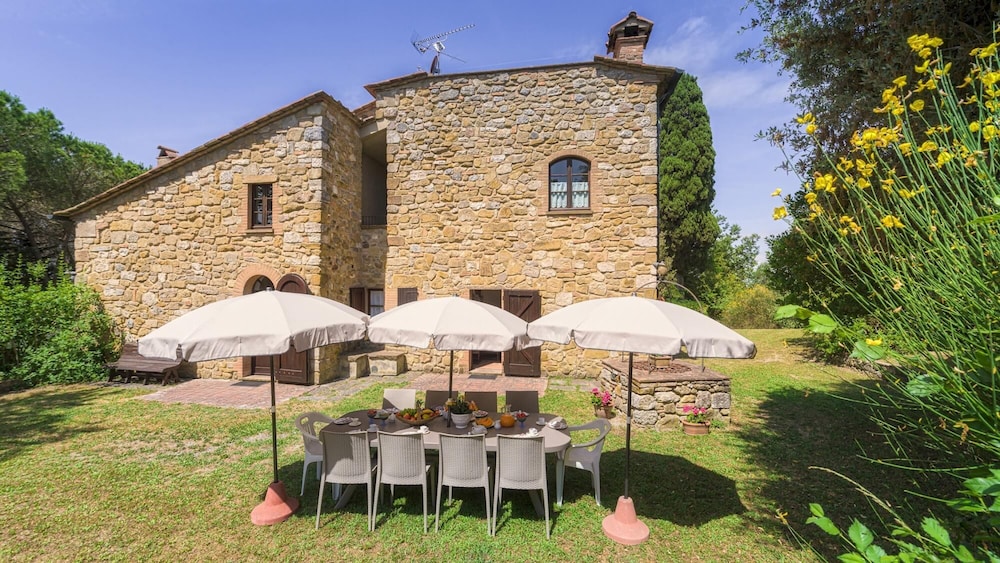 Villa photo 2