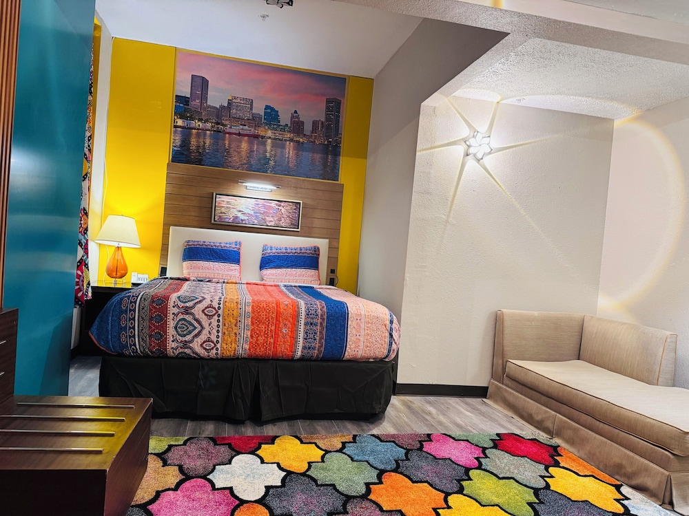 Economy Room, 1 King Bed photo 2