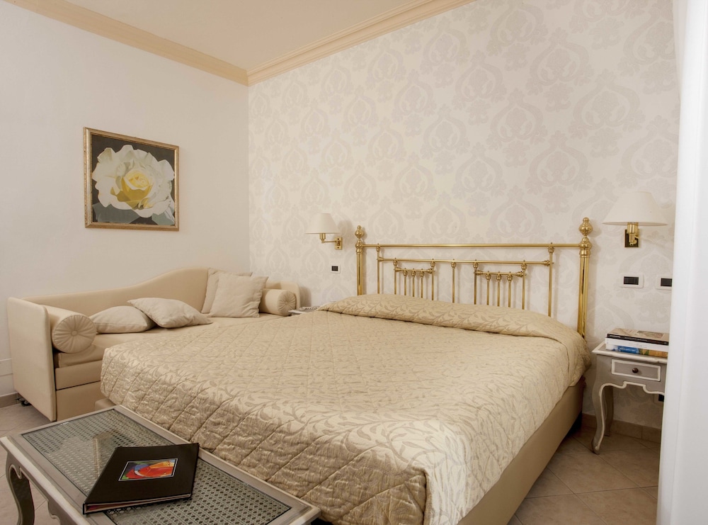 Double or Twin Room - Photo 1