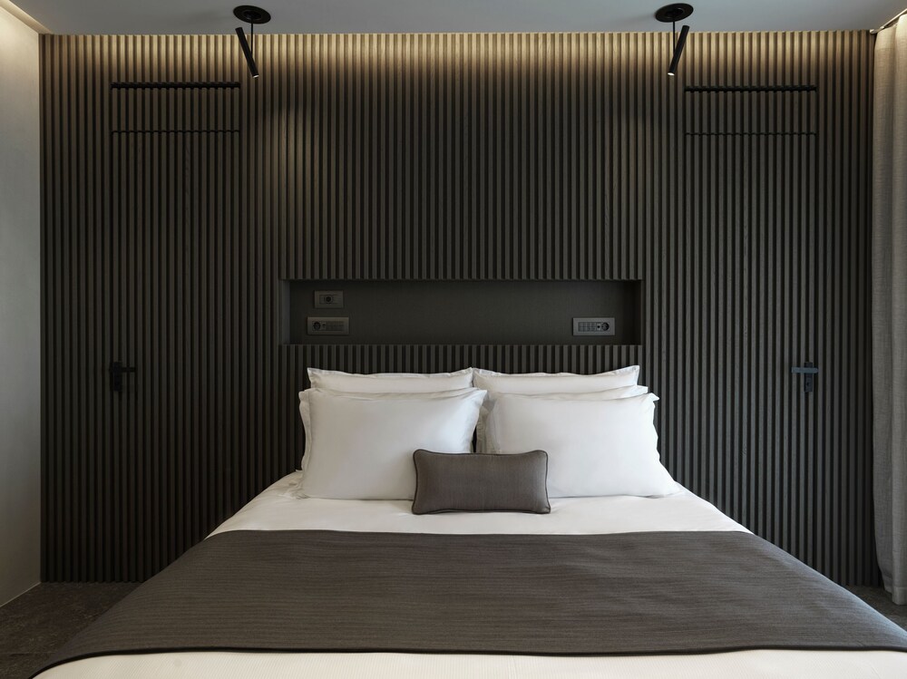 Deluxe Suite, Private Heated Pool, Sea View - Photo 4