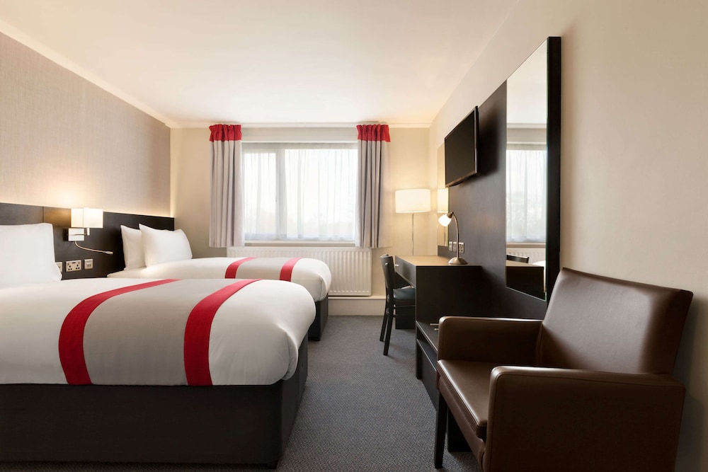 Room, Multiple Beds, Non Smoking - Photo 4