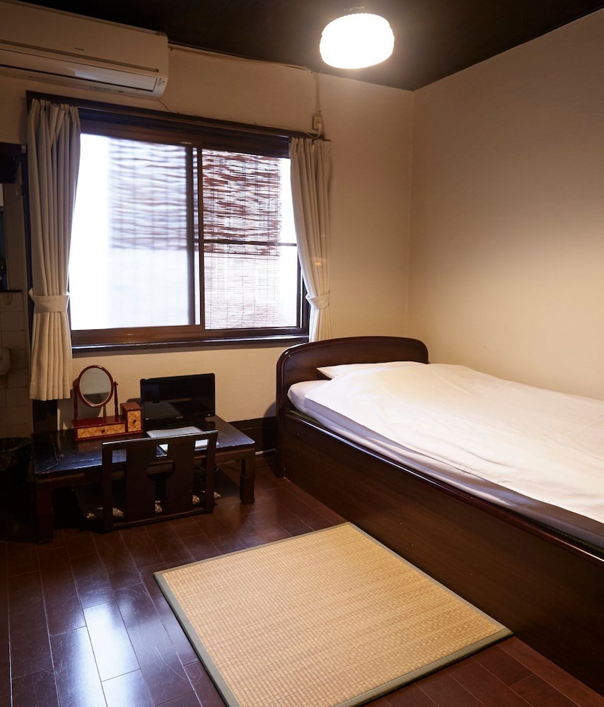 Basic Single Room, 1 Twin Bed (For 1 people,Check in time 4pm-10pm)