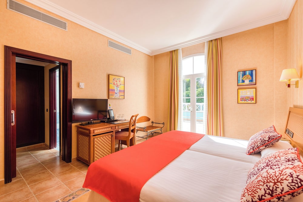 Superior Double Room (1 Adult + 2 Children)