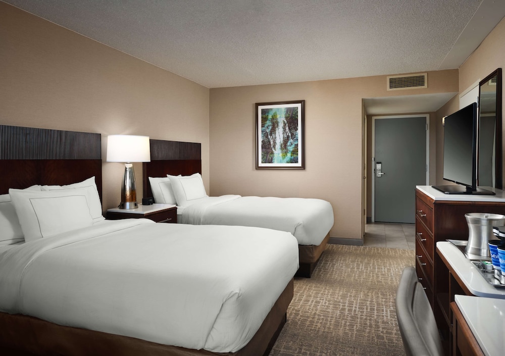 Deluxe Room, 2 Double Beds, Accessible (Roll-In Shower) - Photo 1