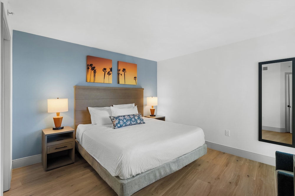 South Tower Angle Ocean View Deluxe Two Bedroom Condo - Photo 4