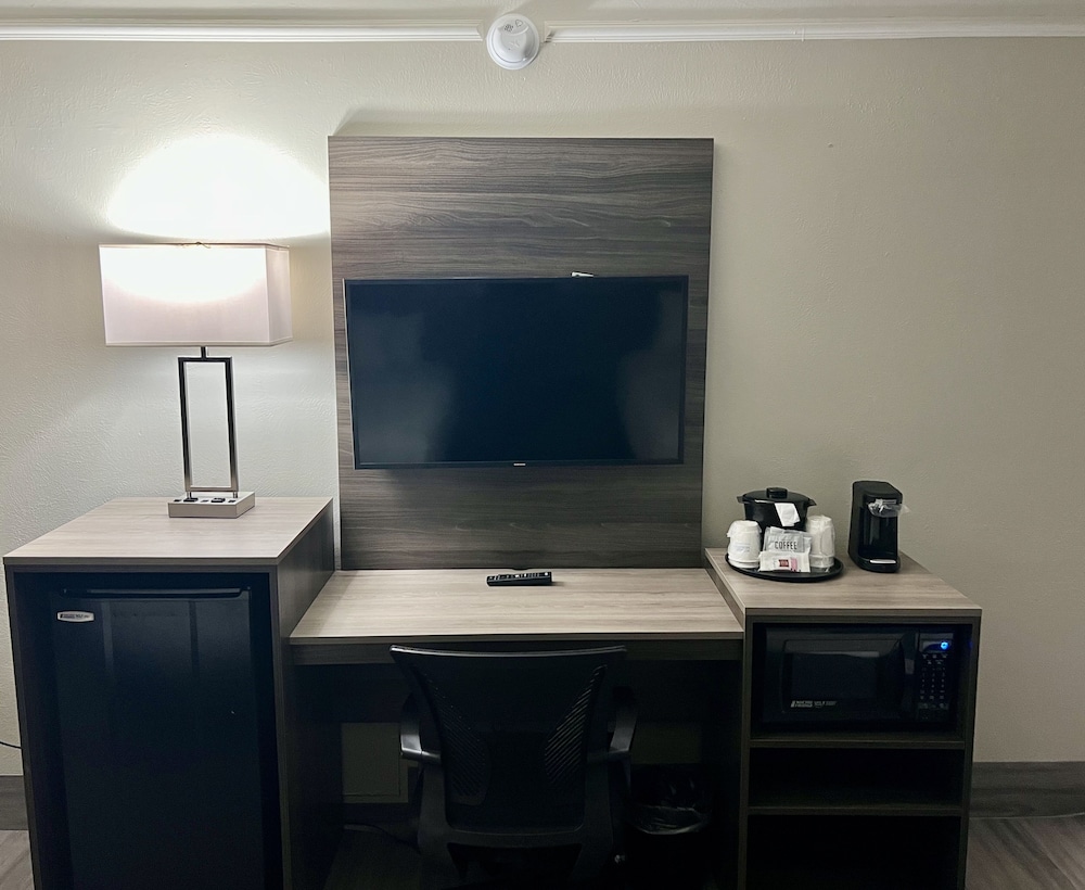 Room, 1 King Bed, Accessible, Non Smoking (Mobility Accessible) - Photo 2