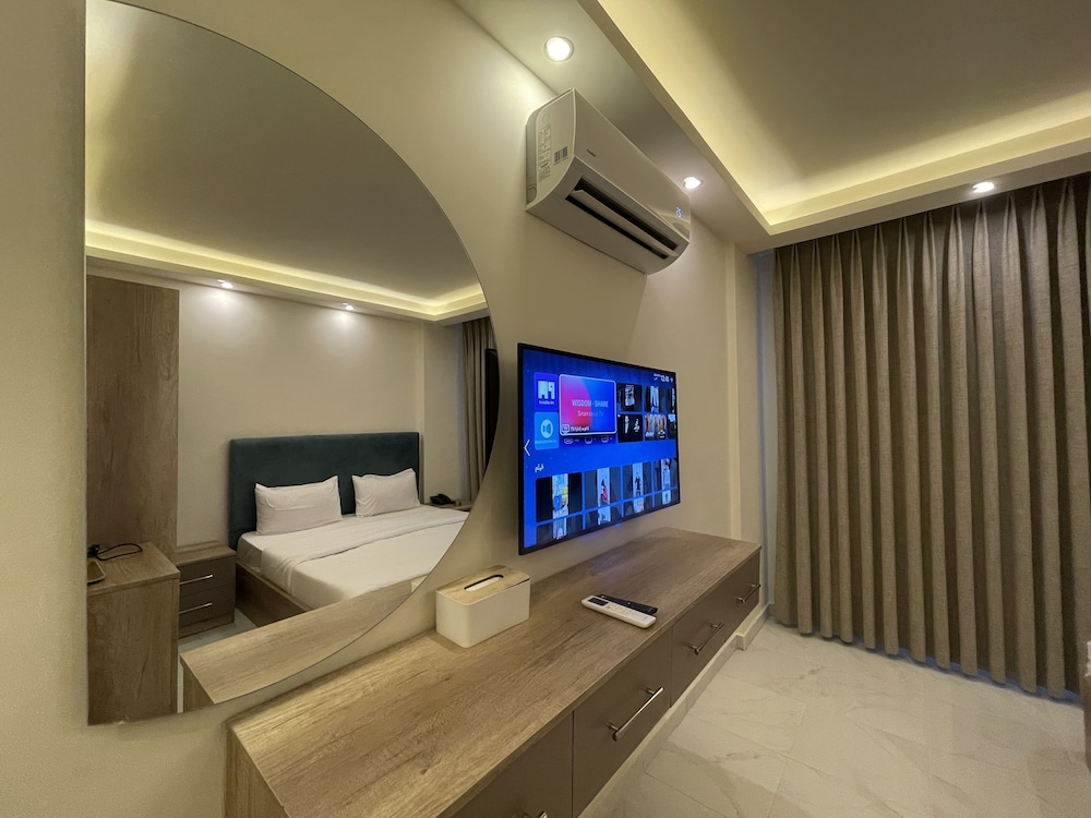 Deluxe Double Room, 1 King Bed, City View photo 2