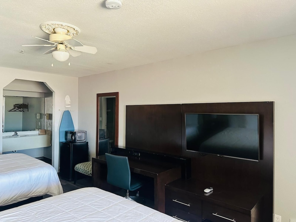 Deluxe Room, 2 Queen Beds, Non Smoking photo 2