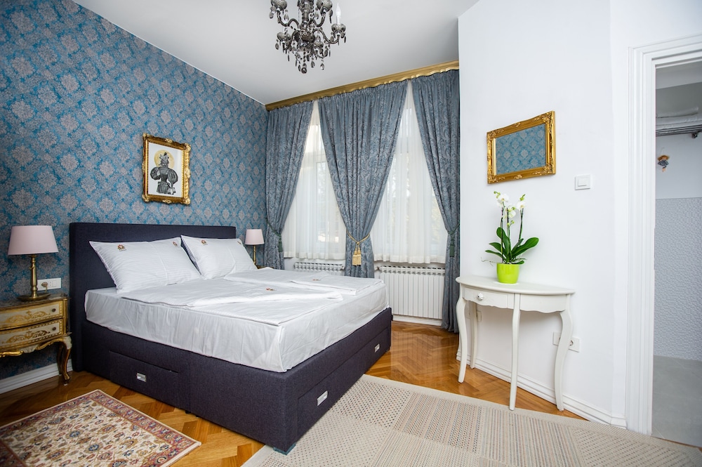 Deluxe Room, Courtyard View (1)