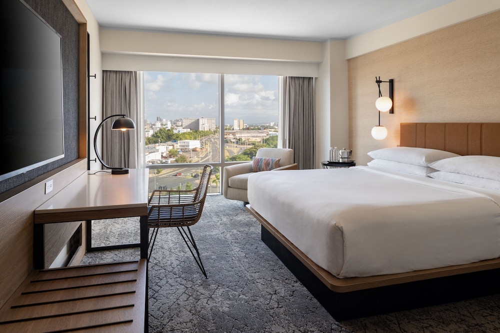 Executive Suite, 1 Bedroom, City View - Photo 4