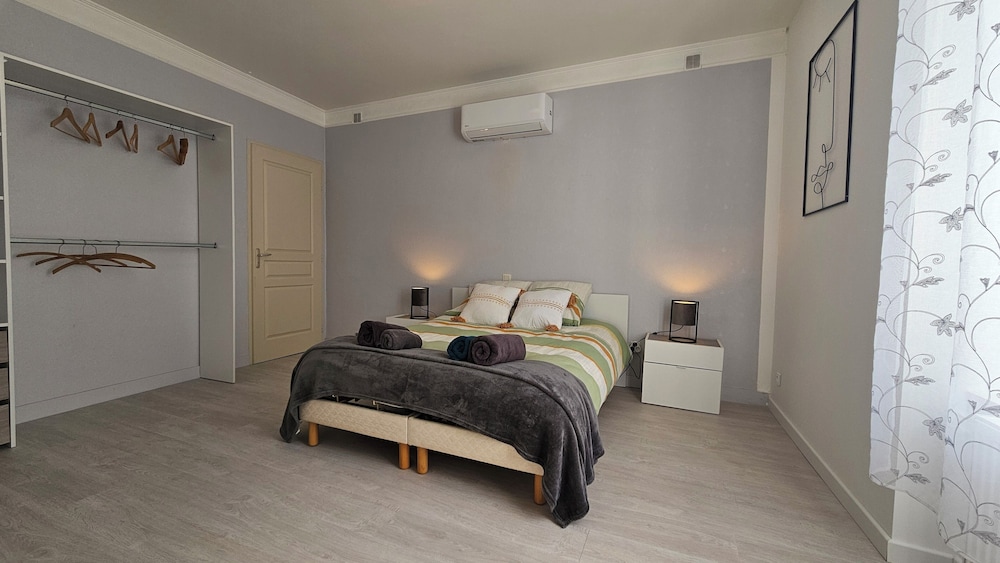 Senior Double Room, Roll-in Shower photo 1