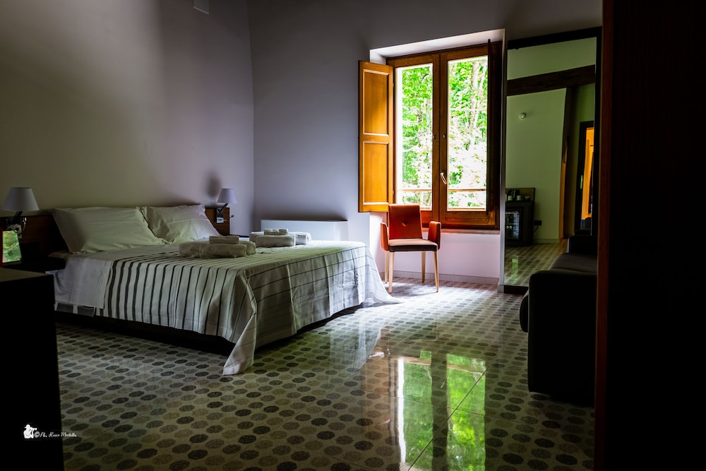 Classic Double or Twin Room - Photo 3