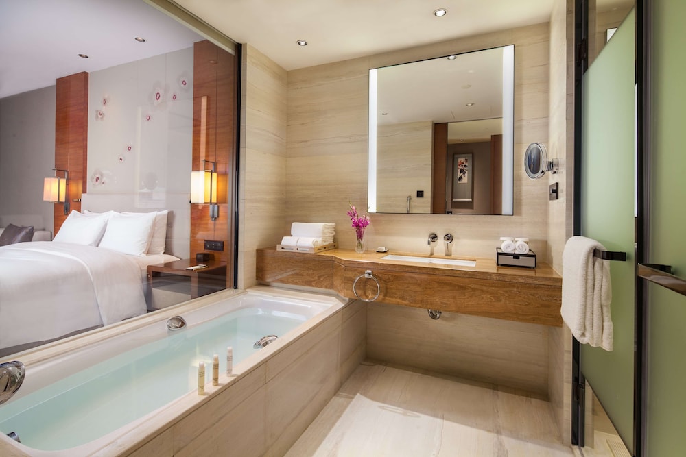 Executive Room, 2 Twin Beds thumbnail 6