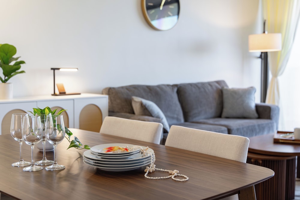 Premium Remodeled Condo with Ocean View and Parking: Premium Apartment, 1 King Bed with Sofa bed, Ocean View (WB 2713 T1) photo