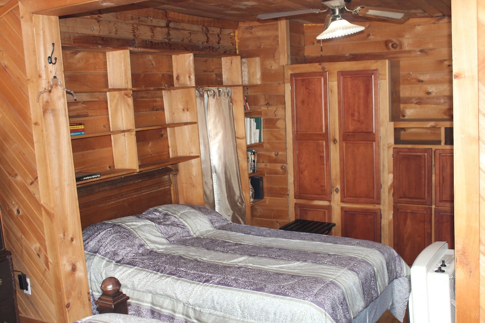 Standard Room, 2 Queen Beds photo 3