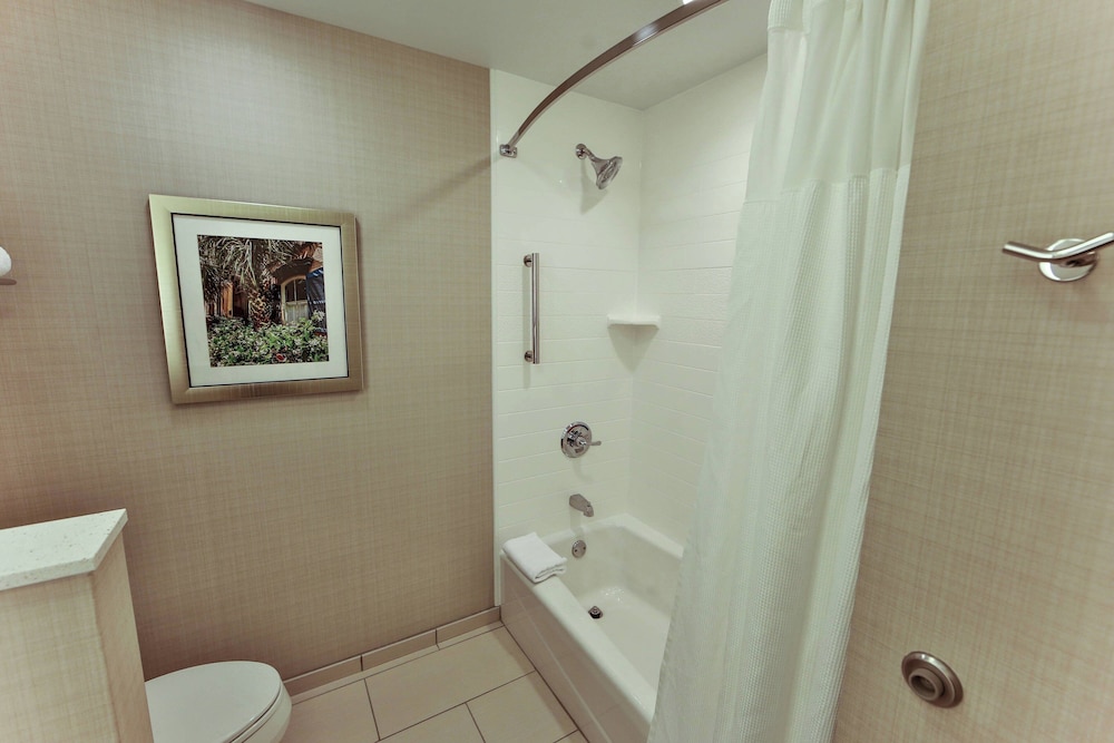 Room, 2 Queen Beds (Mobility Accessible, Roll-In Shower) photo 3