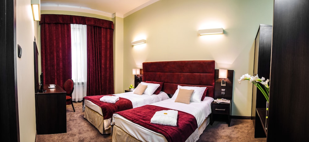 Basic Suite, 1 Double or 2 Twin Beds