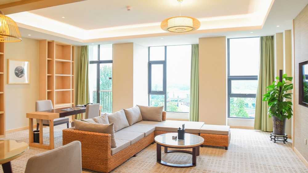Suite, 1 Bedroom, Balcony, Garden View