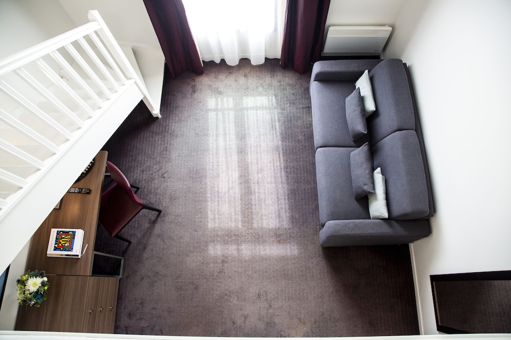 Duplex apartment "with pool access"