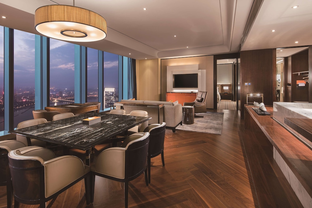 Deluxe Suite, 1 Bedroom photo 2