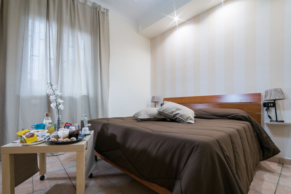 Deluxe Double or Twin Room, Balcony, Garden View photo 1