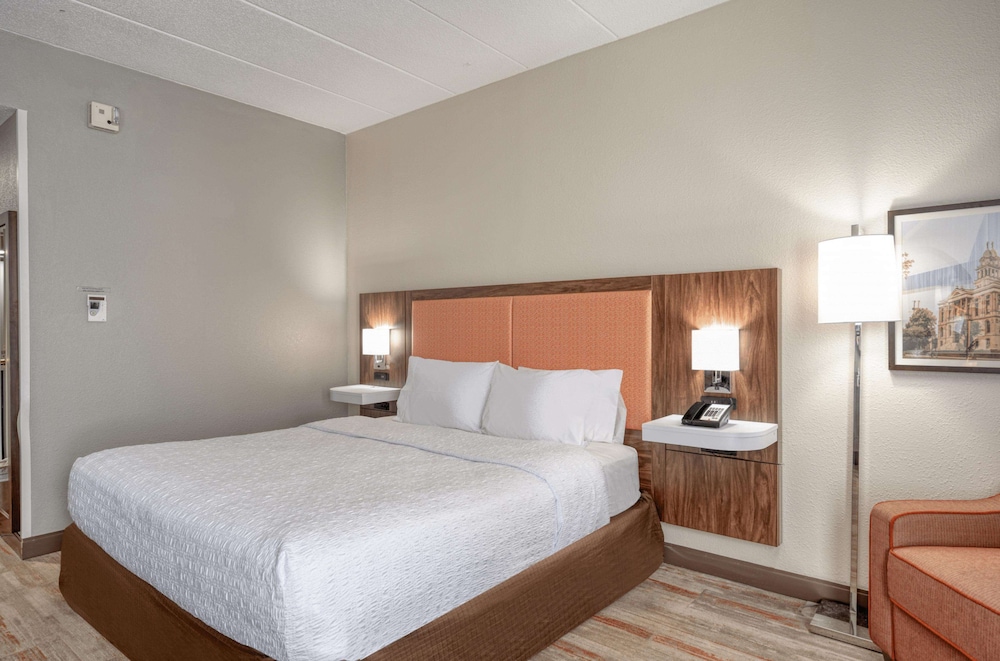 Studio, 1 King Bed, Non Smoking - Photo 1