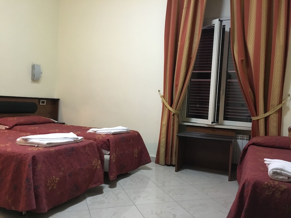 Standard Triple Room, Private Bathroom