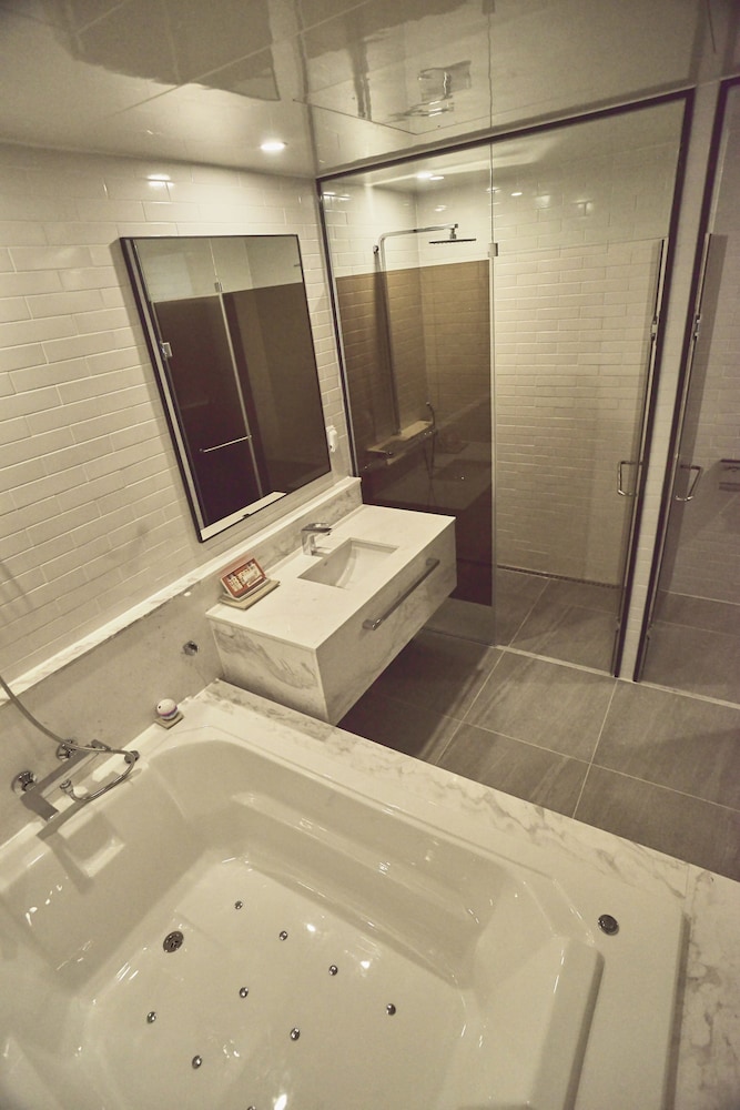 Spa Twin Room - Breakfast Included,Unlimted Starbucks Coffee Bean,OTT Available,15PM CI / 13PM CO - Photo 5